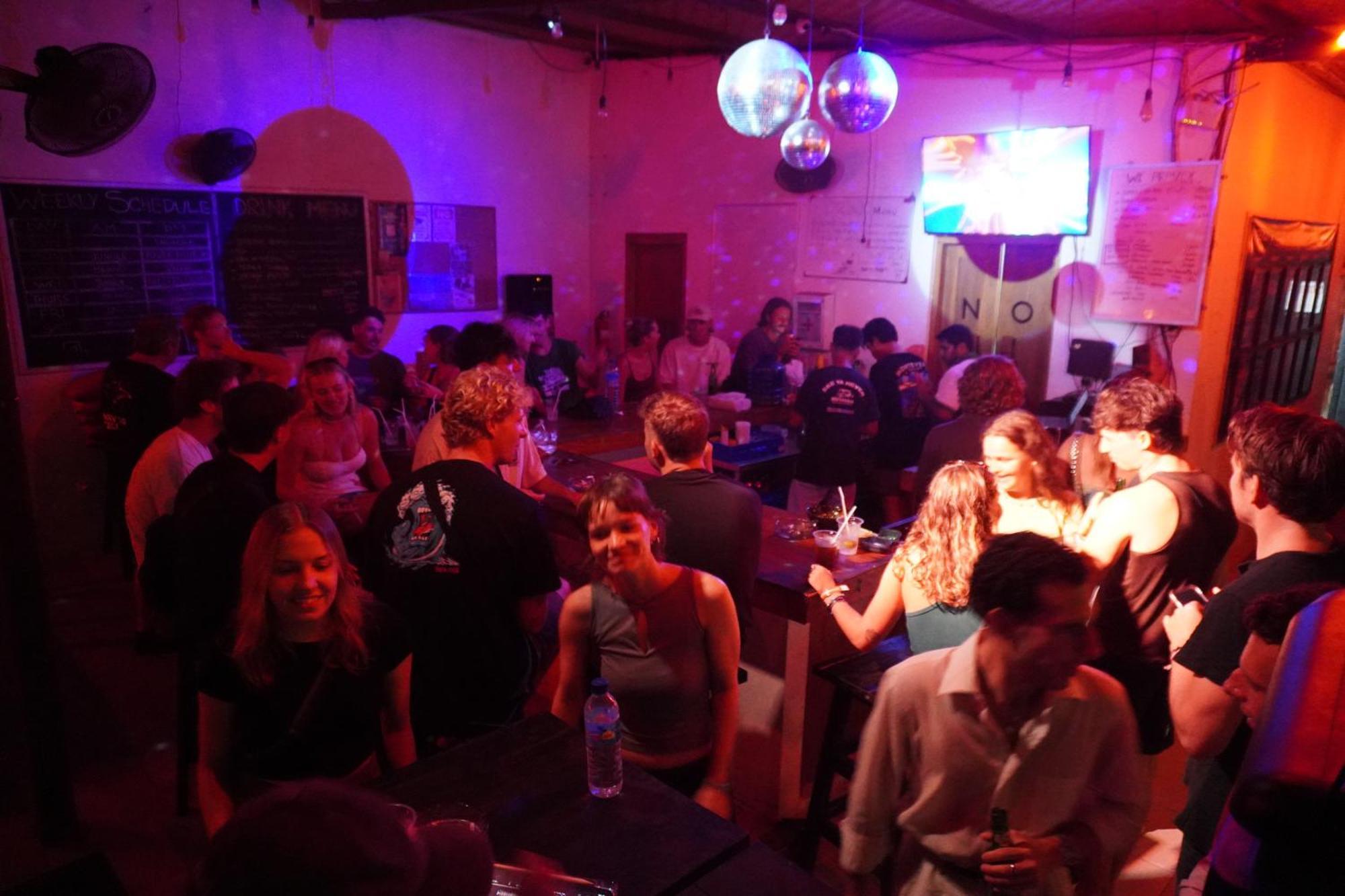 Indonesia Backpacker Hostels Kuta  Ngoại thất bức ảnh
