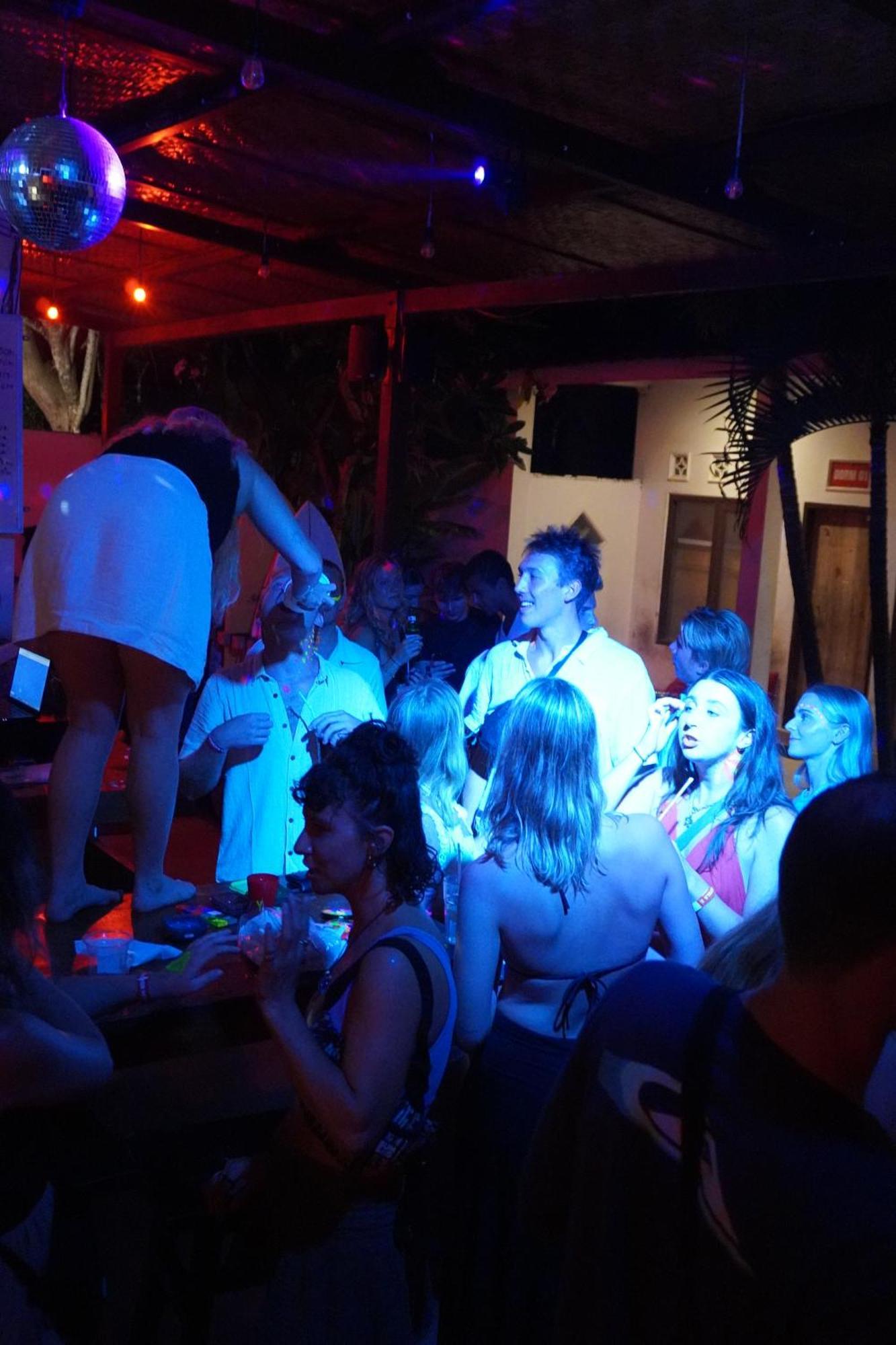 Indonesia Backpacker Hostels Kuta  Ngoại thất bức ảnh