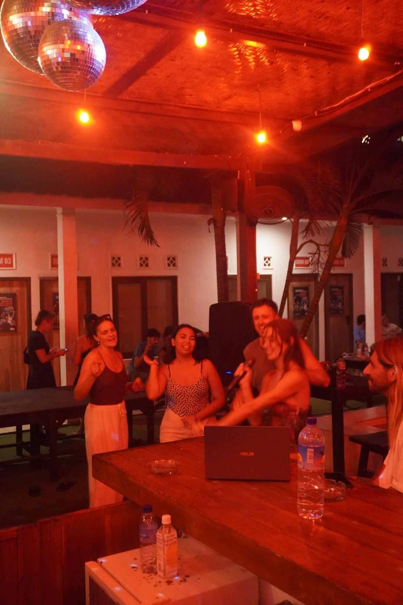 Indonesia Backpacker Hostels Kuta  Ngoại thất bức ảnh